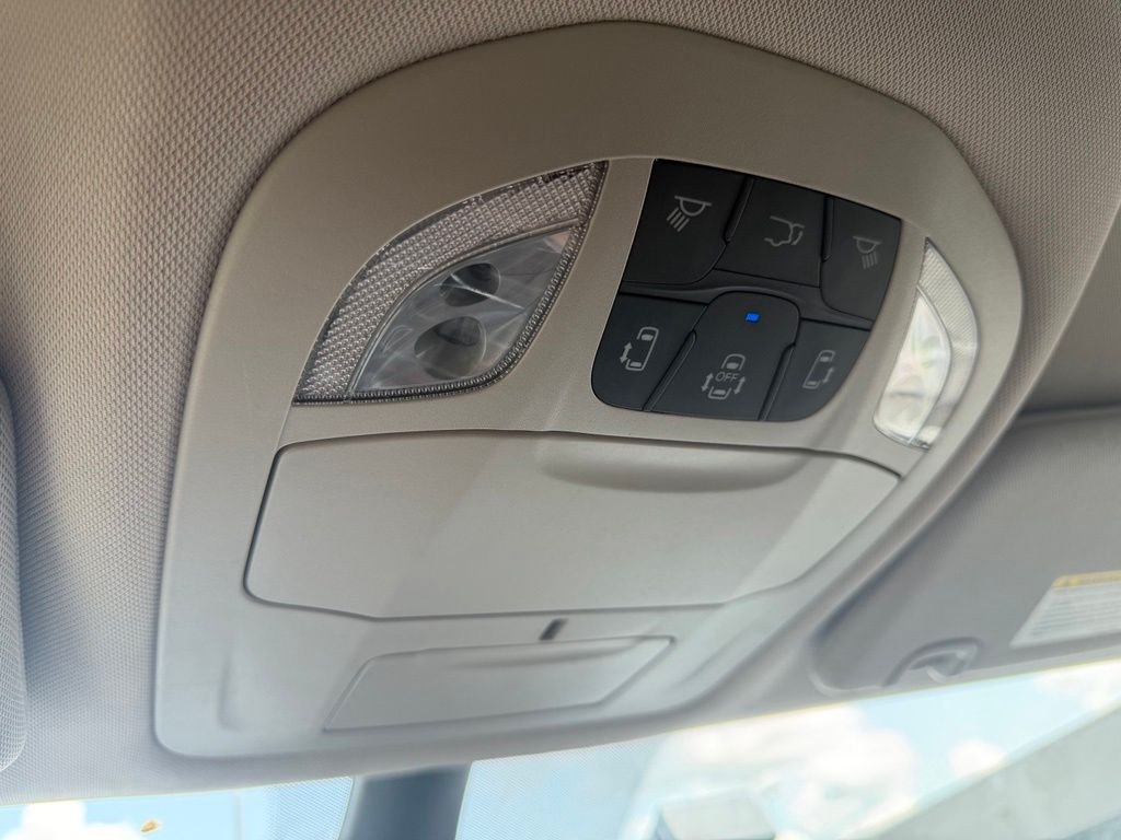 Used 2023 White Chrysler Touring L image 18