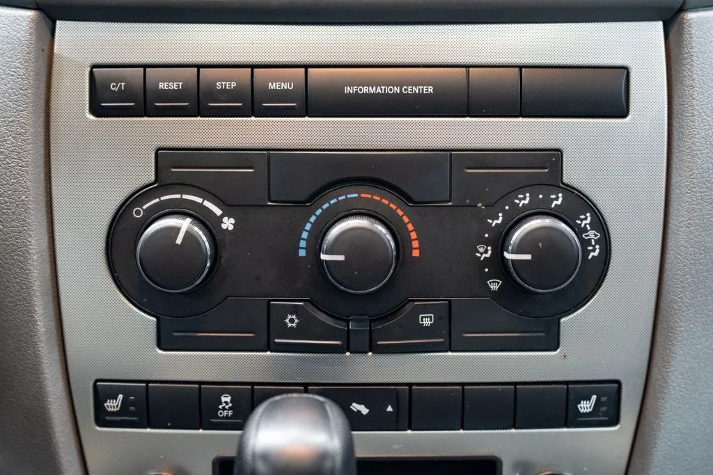 Used 2007 Silver Jeep Laredo image 12