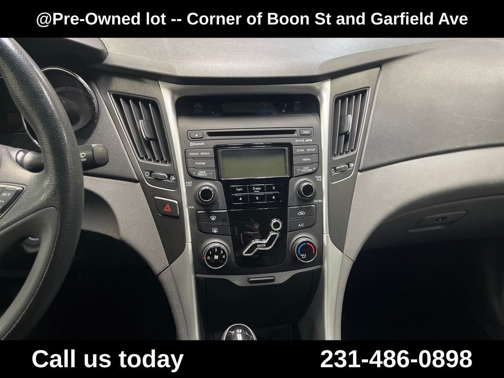 Used 2013 Black Hyundai GLS image 19
