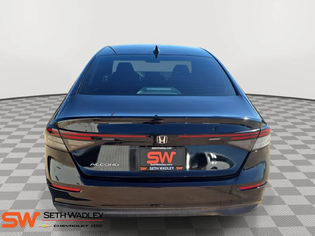 Used 2025 Black Honda SE image 6