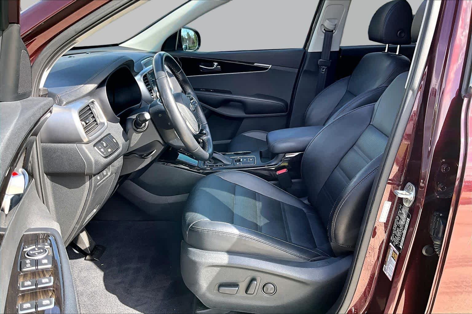 Used 2020 Passion Red Kia EX V6 image 8