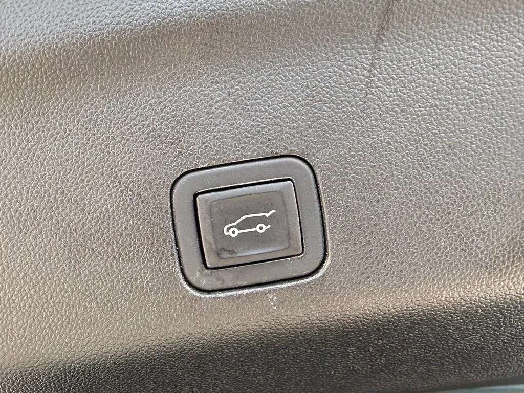 Used 2023 Gray Chevrolet Premier image 18