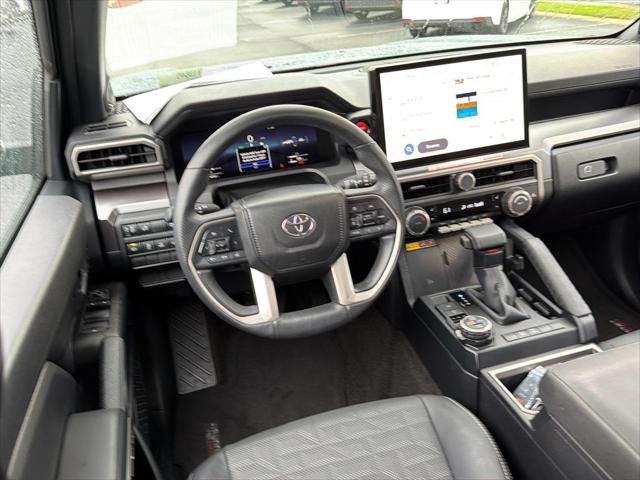 Certified Used 2025 EVEREST Toyota  image 18