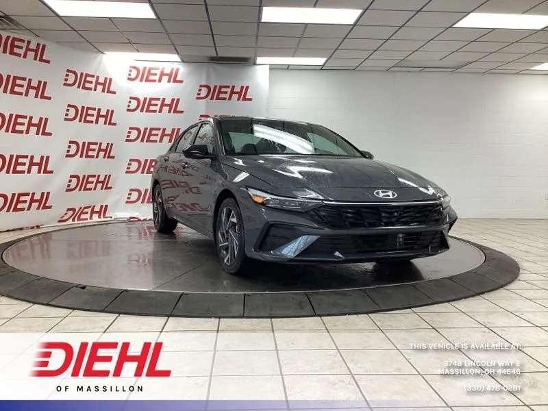 Used 2025 Gray Hyundai SEL Sport image 1