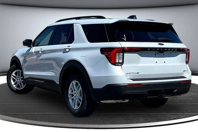 New 2026 Space White Metallic Ford Active image 3
