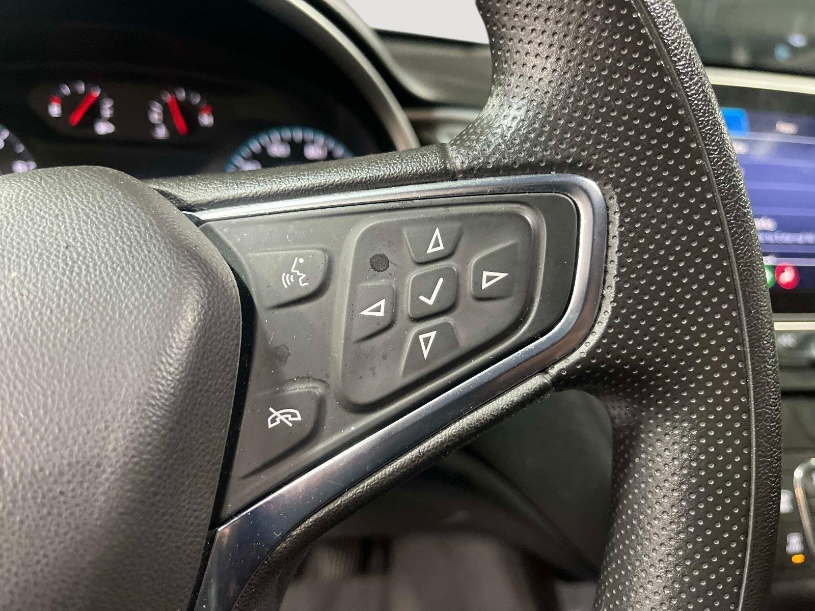 Used 2024 Summit White Chevrolet LT image 27