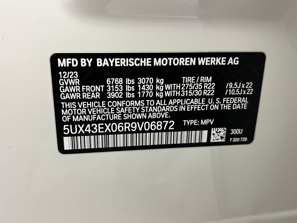 Used 2024 White BMW M60i image 28