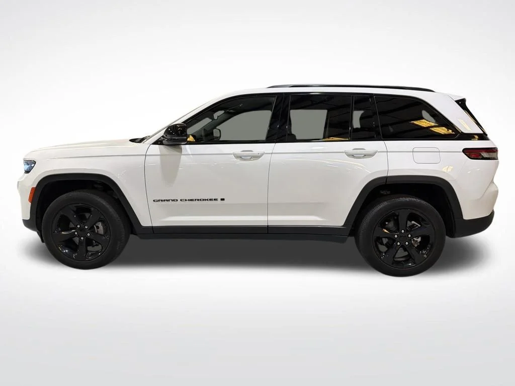 Used 2023 White Jeep Altitude X image 10