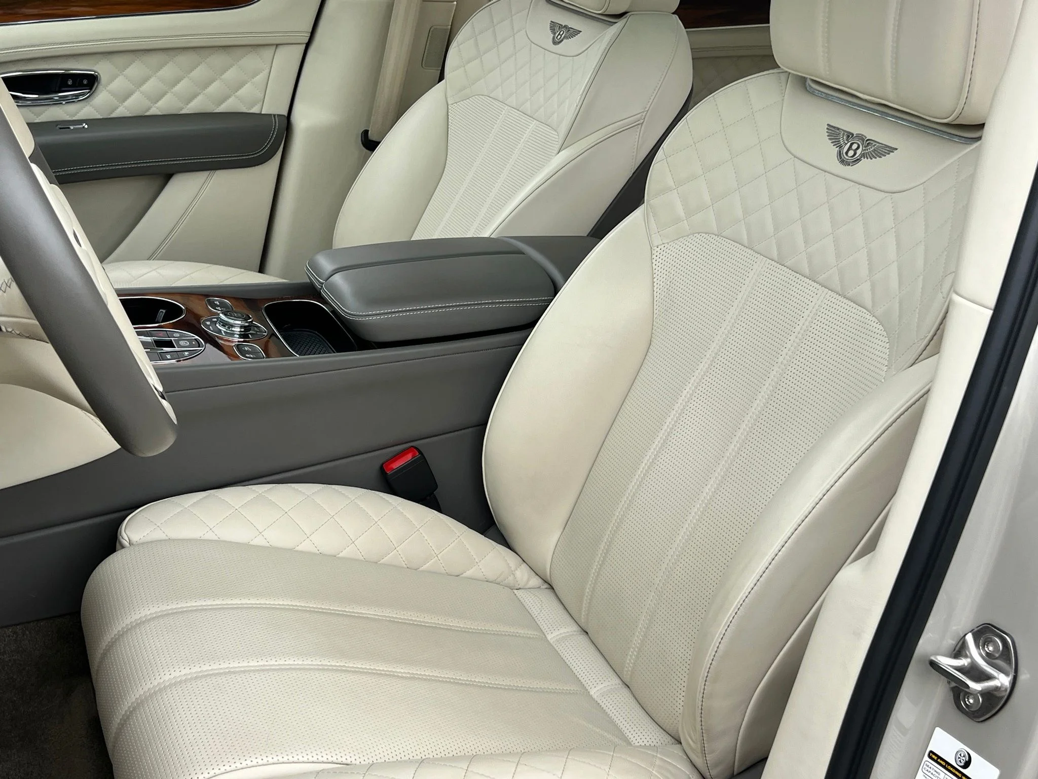 Used 2018  Bentley W12 image 16