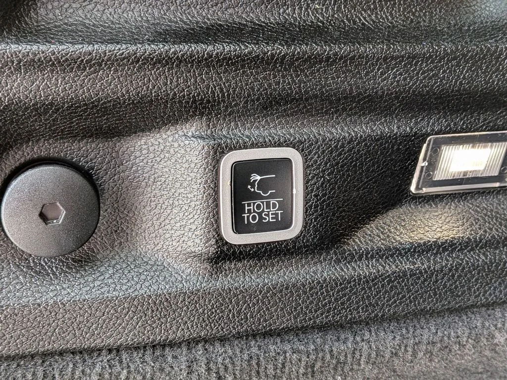 Used 2022 Black Jeep Summit image 9