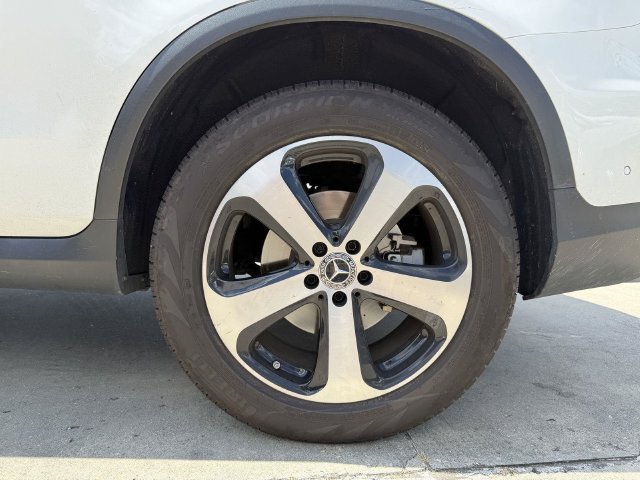 Certified Used 2021 Polar White Mercedes-Benz GLC 300 image 4