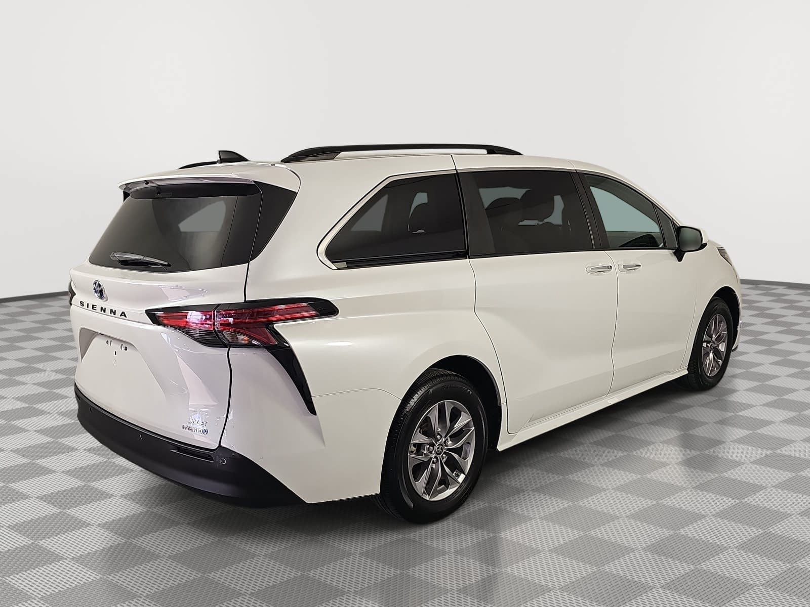 Used 2022 Beige Toyota XLE image 8