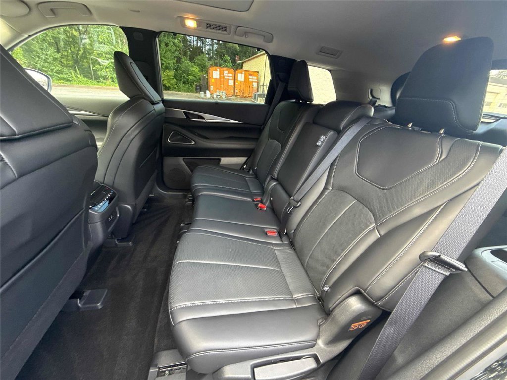 Used 2025 Black INFINITI LUXE image 12