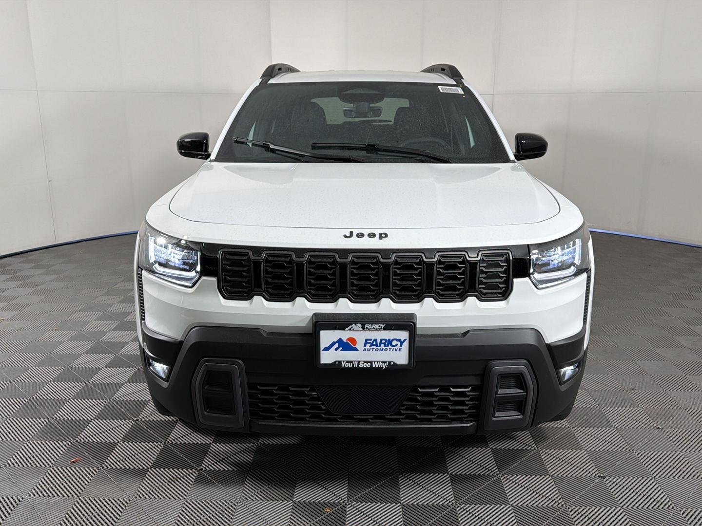 New 2026 Bright White Clear-Coat Exterior Paint Jeep Laredo image 3