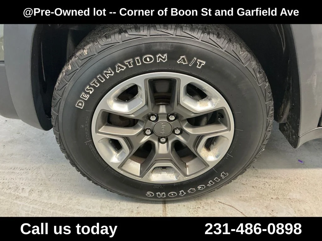 Used 2019 Green Jeep Trailhawk image 11