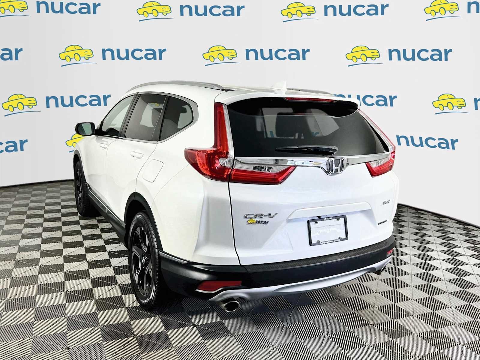 Used 2019 Platinum White Pearl Honda Touring image 5