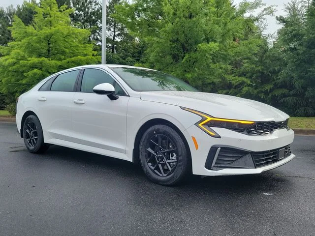 New 2026 Snow White Pearl Kia LXS FWD image 3