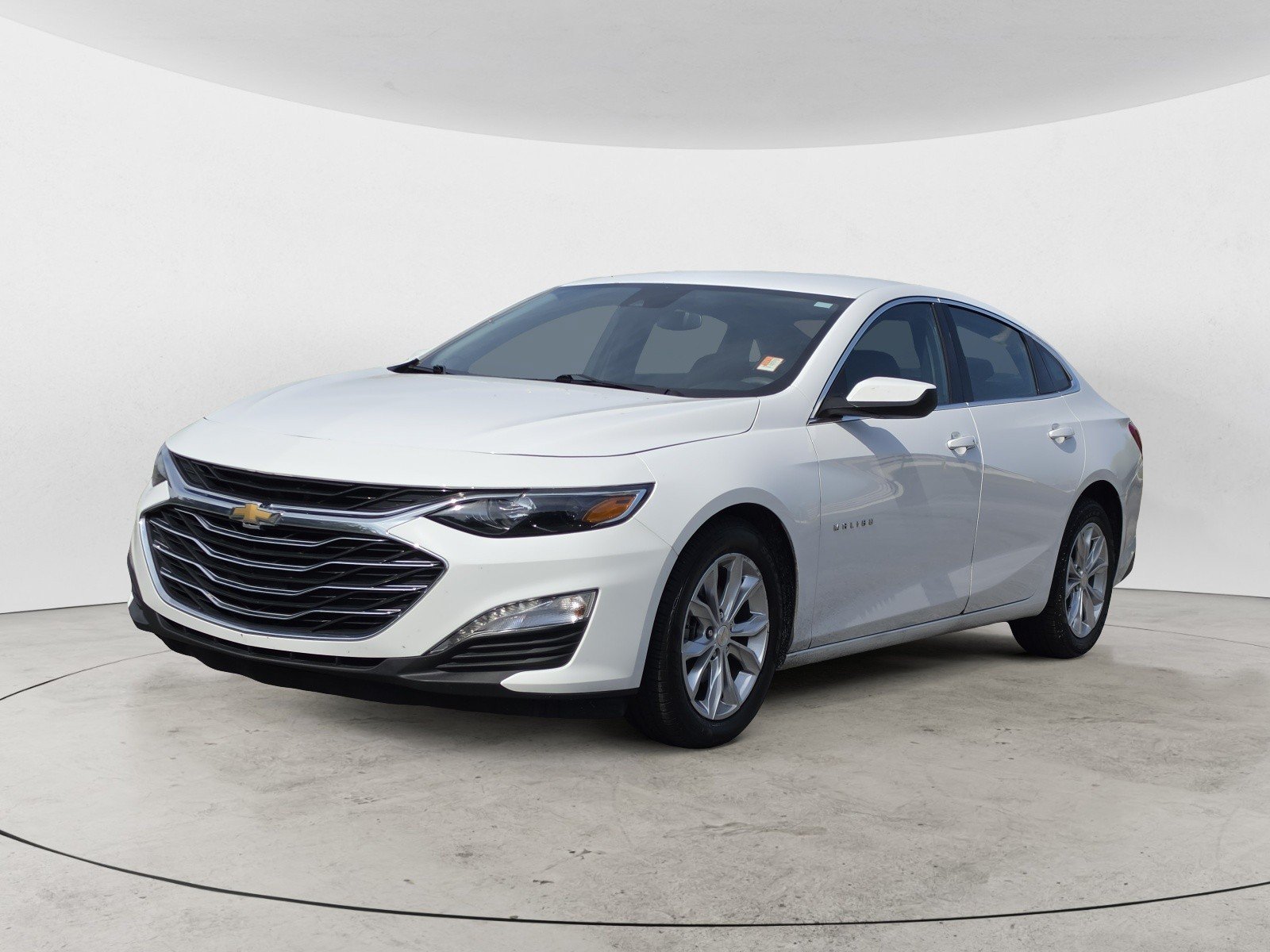 Used 2024 Summit White Chevrolet LT image 6