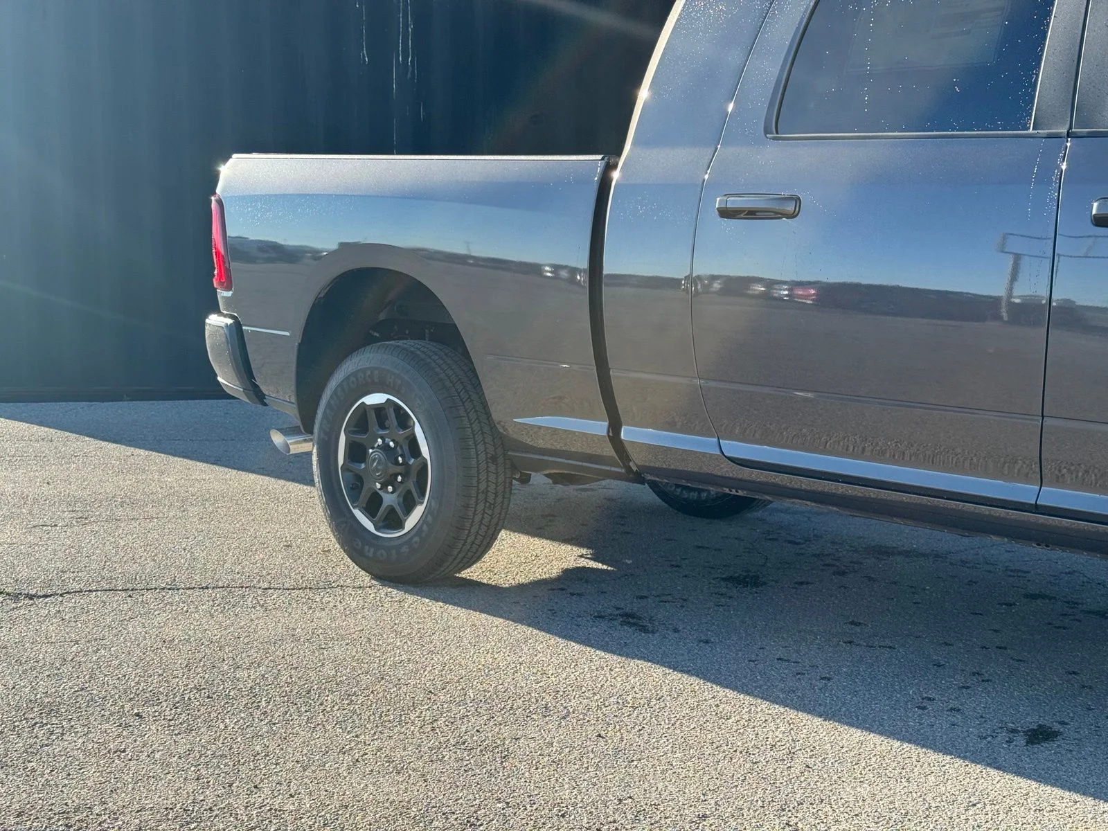 New 2026 Granite Crystal Metallic Clear-Coat Exterior Paint RAM Laramie image 4