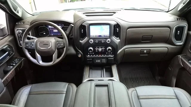 Used 2022 White Frost Tricoat GMC Denali image 28