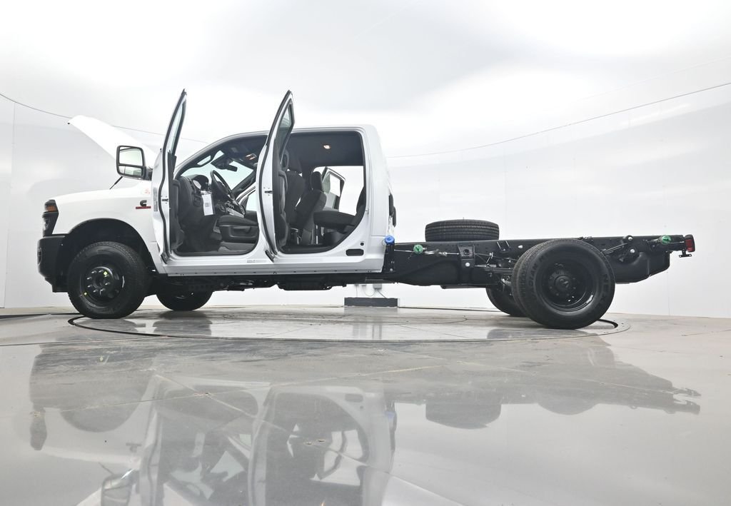 New 2026 Bright White Clearcoat RAM Tradesman image 47