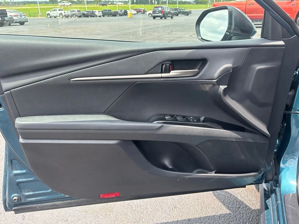 Used 2025  Toyota SE image 7