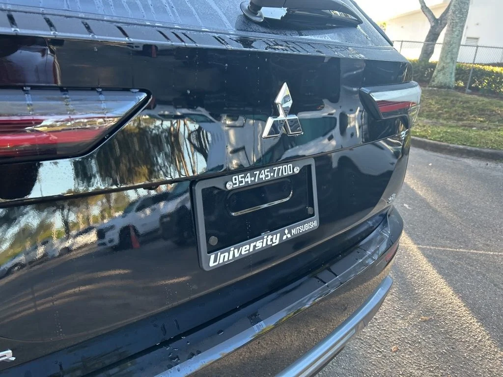 New 2026 Black Mitsubishi SE image 18