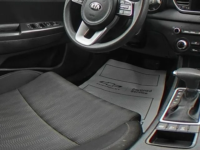 Used 2022 White Kia LX image 38