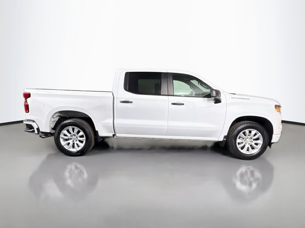 Used 2022 Summit White Chevrolet Custom image 8