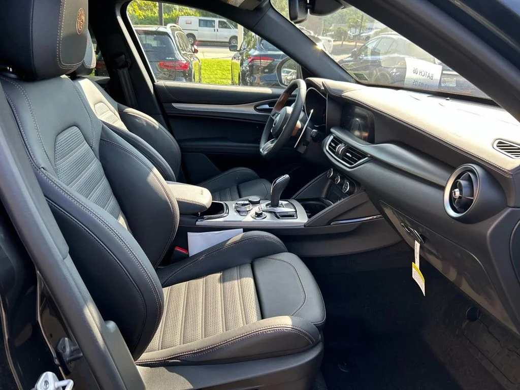 2025 Alfa Romeo Stelvio Intensa - Photo 16