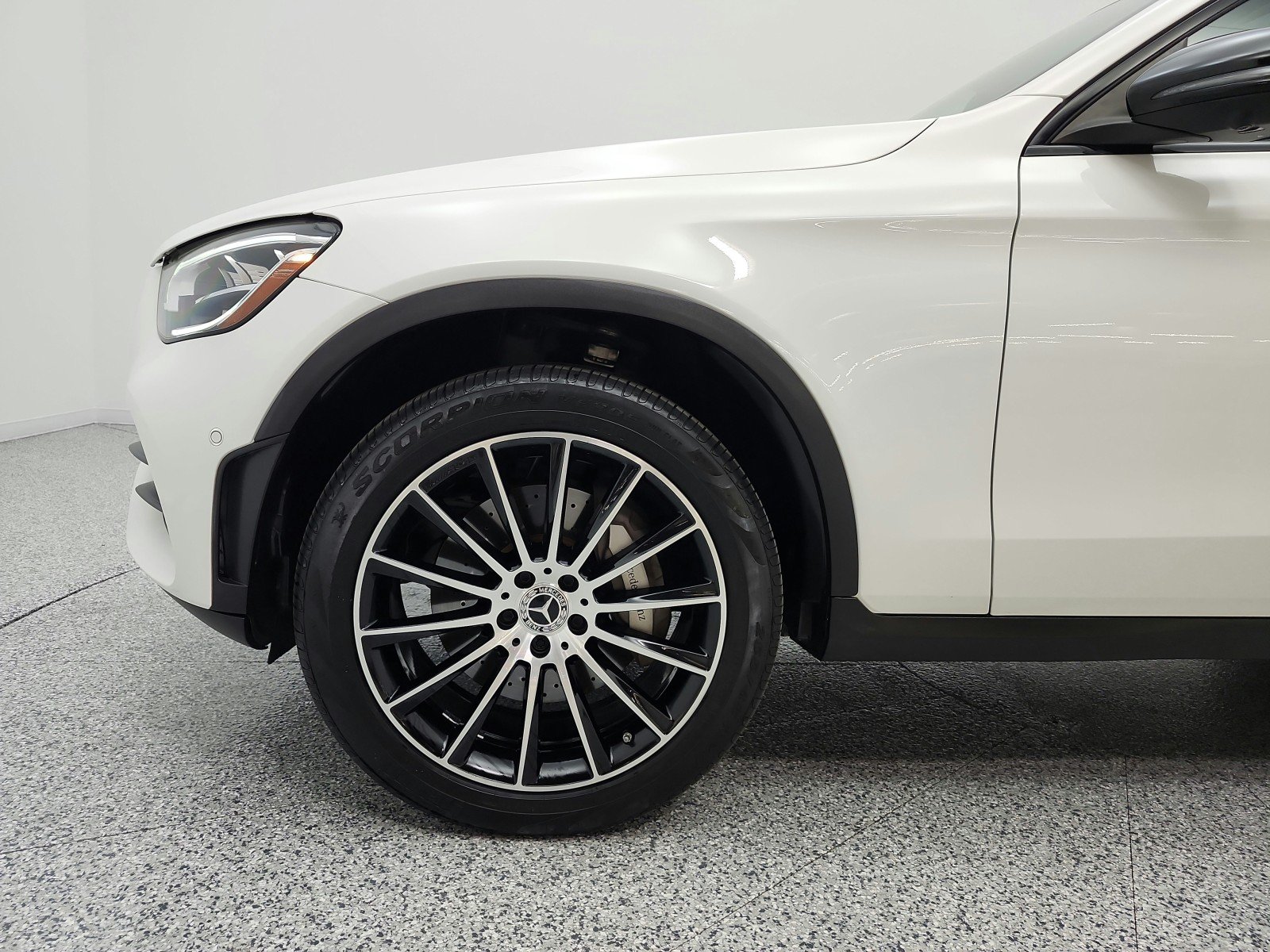 Used 2022 Polar White Mercedes-Benz GLC 300 SUV image 9
