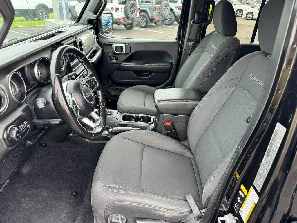 Used 2020 Black Jeep Unlimited Sahara image 30