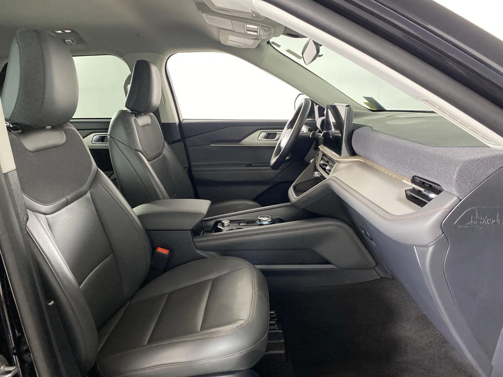 Used 2026 Agate Black Ford Active image 27