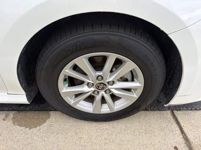 Used 2025 White Toyota LE image 11