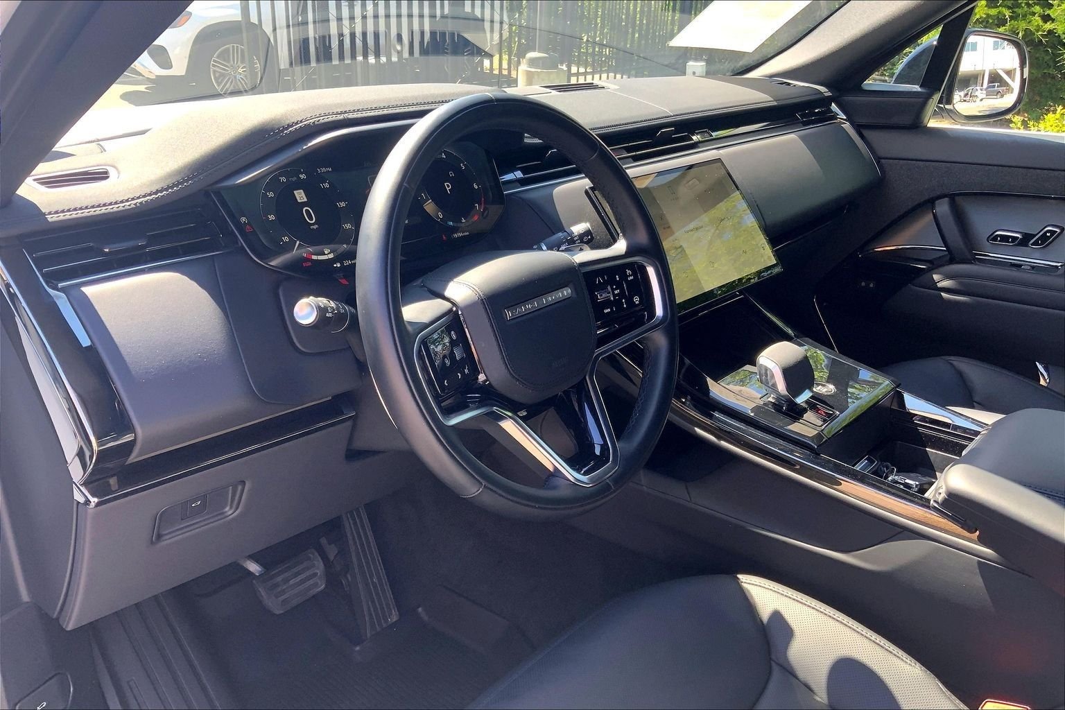 Certified Used 2025 Fuji White Land Rover SE image 17