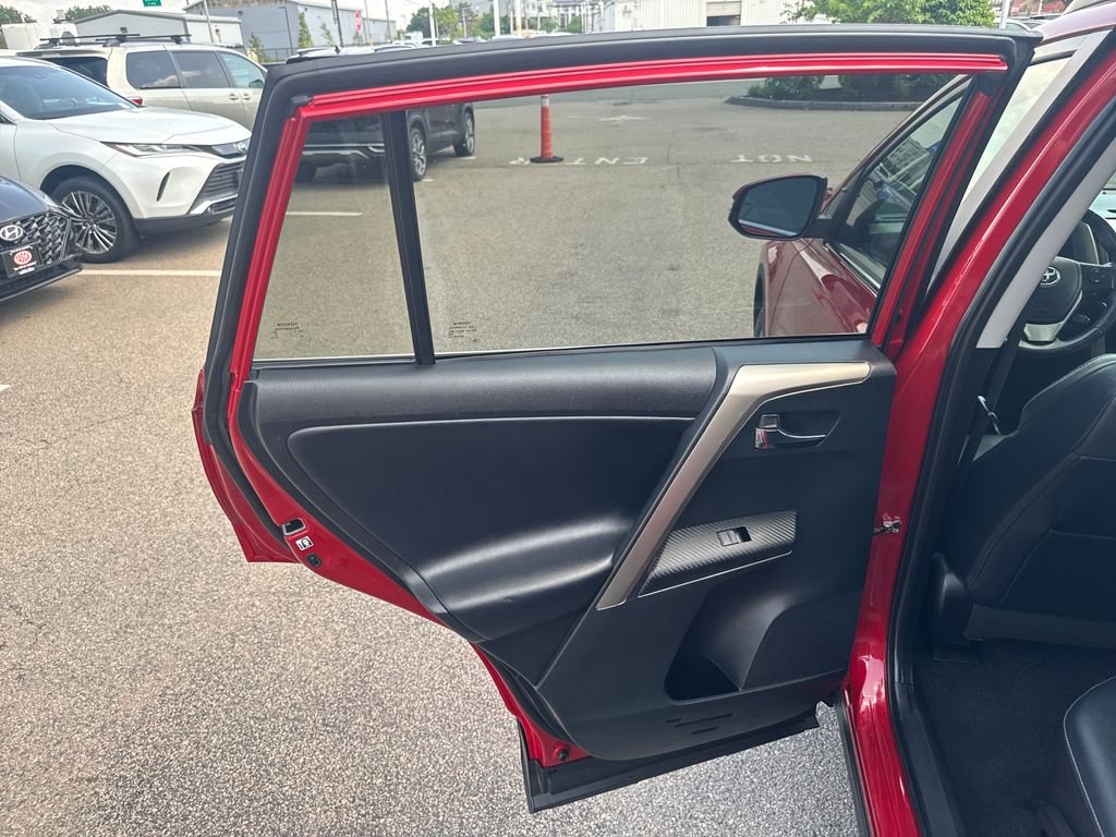 Used 2014 Red Toyota Limited image 39