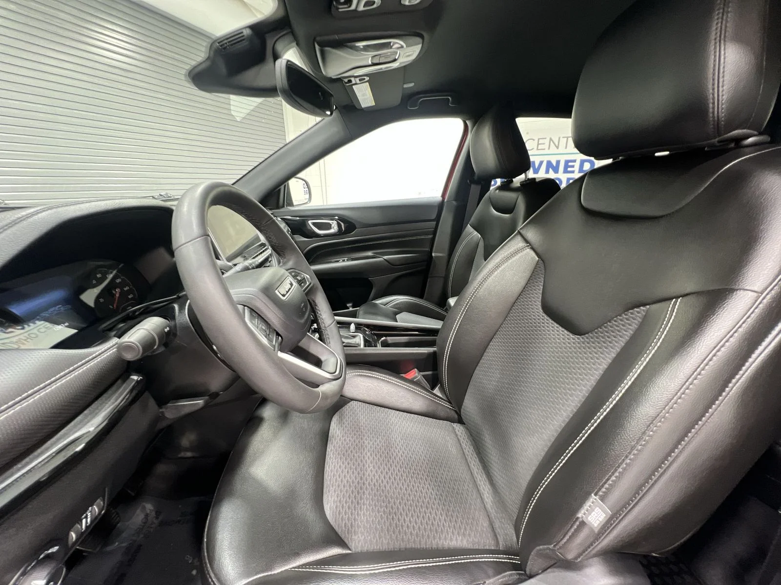 Used 2023 Red Jeep Latitude image 11