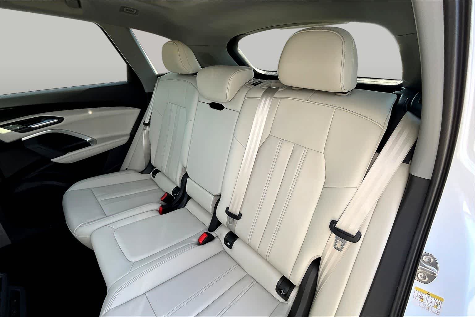 Used 2025 Arkona White Audi Premium image 21