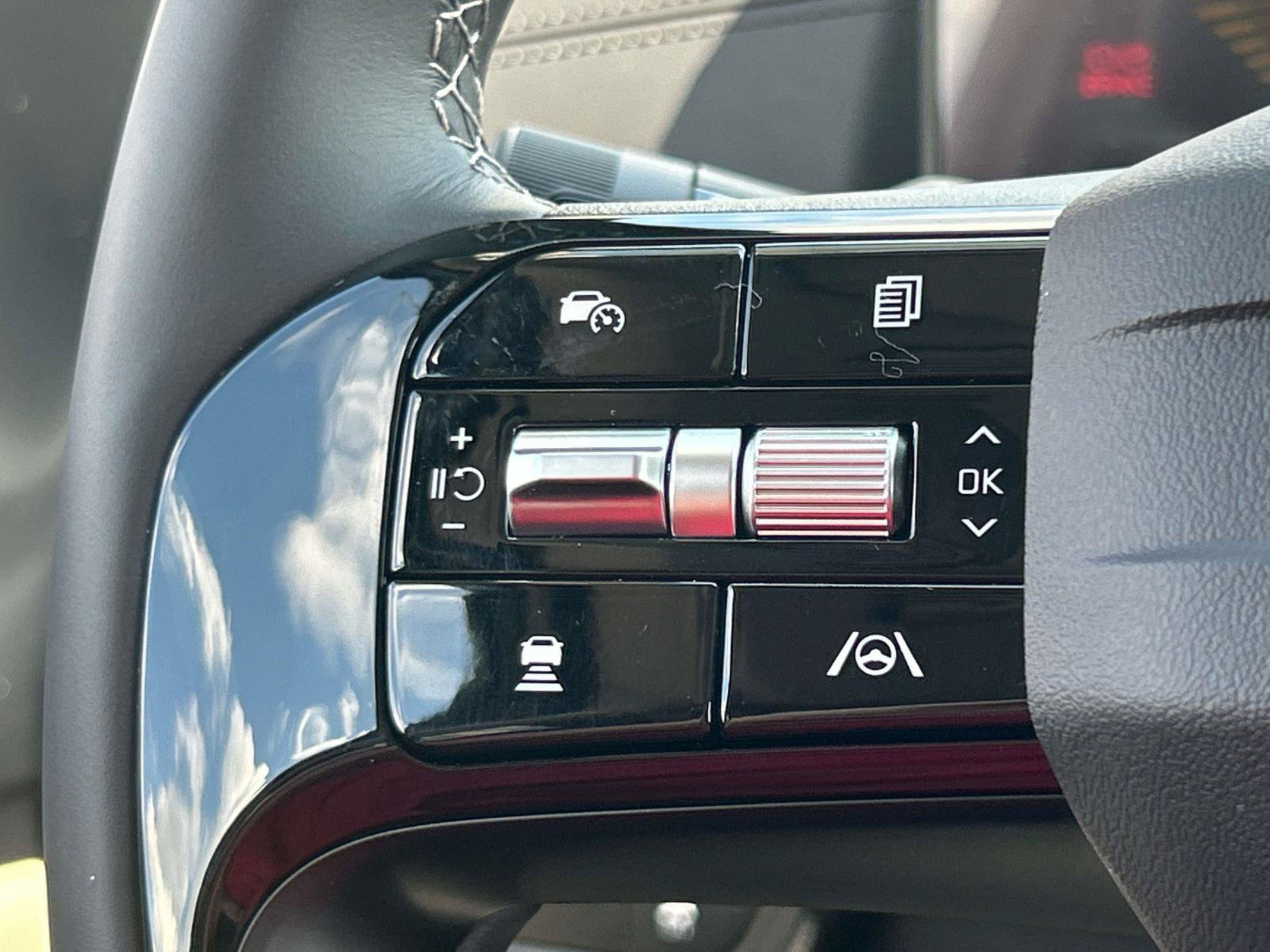 New 2027 Ceramic Silver Kia LX image 21