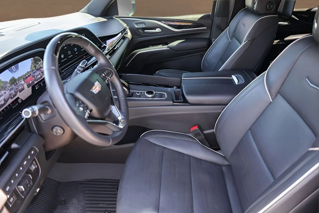Used 2023 White Cadillac Sport image 9