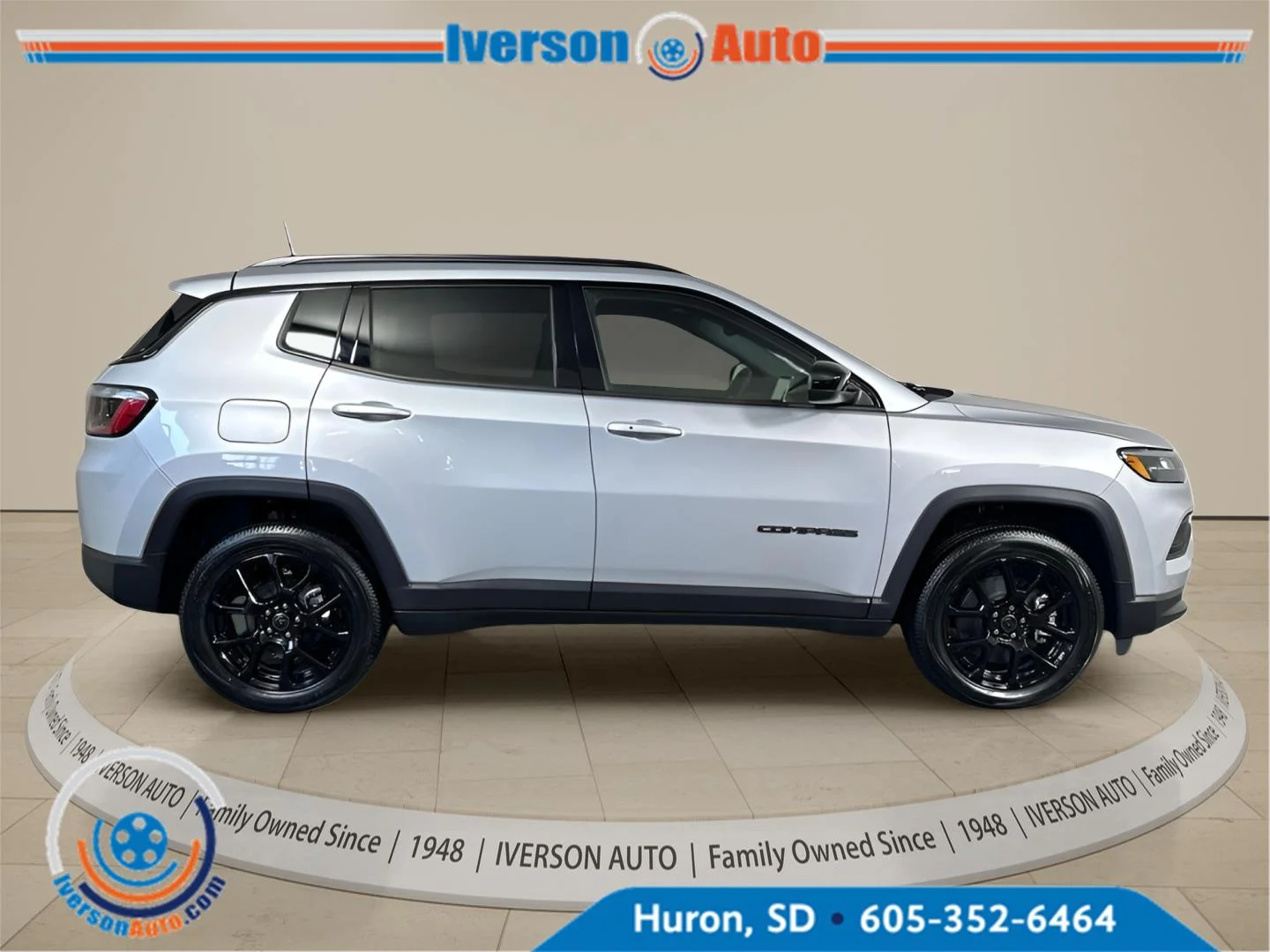 New 2026 Silver Zynith Metallic Clear-Coat Exterior Paint Jeep Latitude Altitude image 12