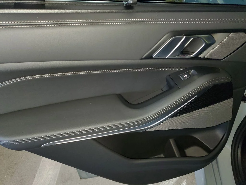 Used 2026 Brooklyn Grey Metallic BMW sDrive40i image 9