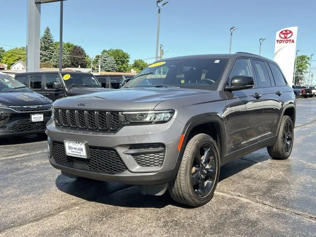 Used 2022 Gray Jeep Altitude image 5