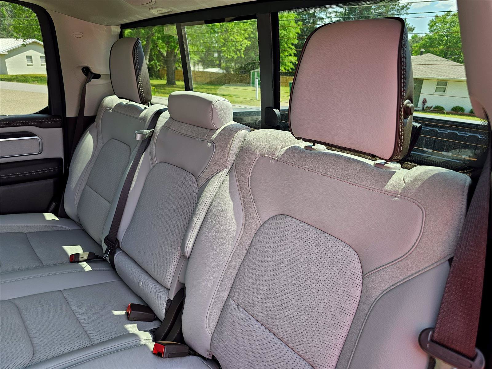 New 2026 Granite Crystal Metallic Clearcoat Ram Laramie image 34