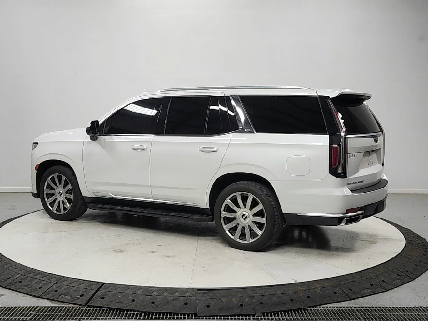 Used 2021 White Cadillac Premium Luxury Platinum image 5
