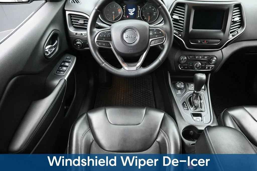 Used 2019 Gray Jeep Latitude Plus image 15