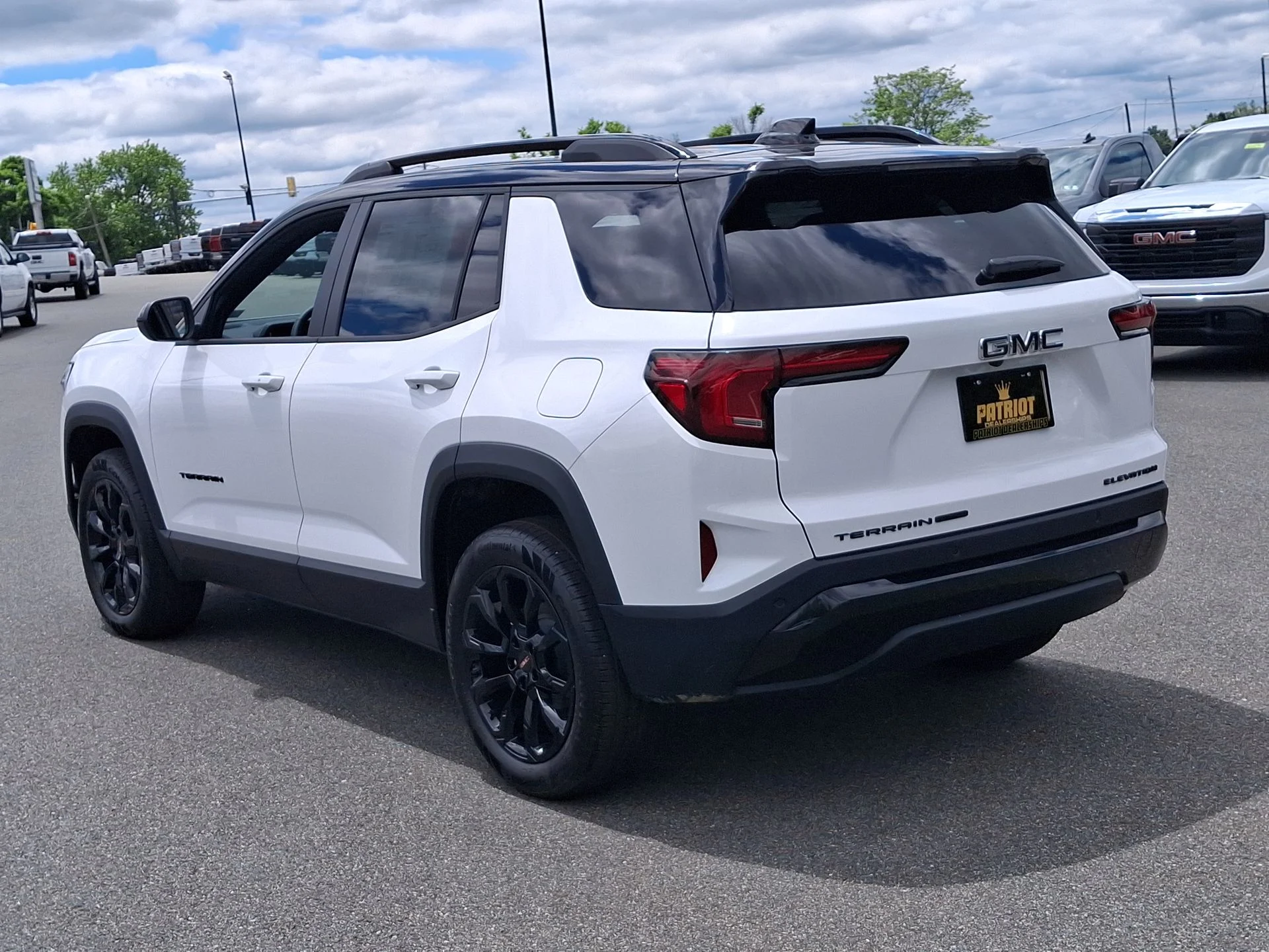 New 2026 Summit White GMC Elevation image 43
