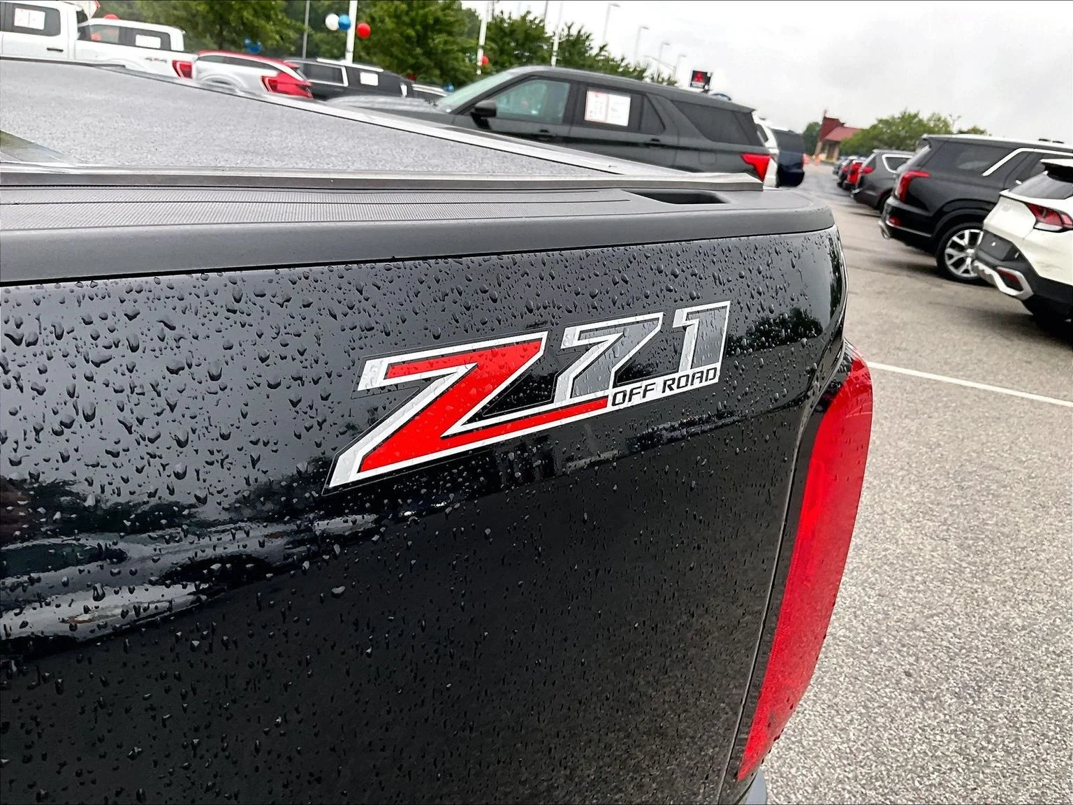 Used 2016 Black Chevrolet Z71 image 9