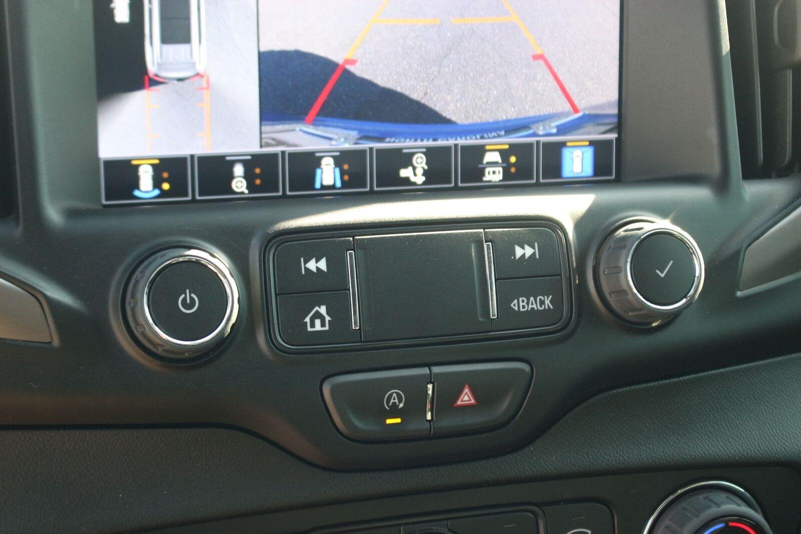 Used 2024 Riptide Metallic GMC AT4 image 28