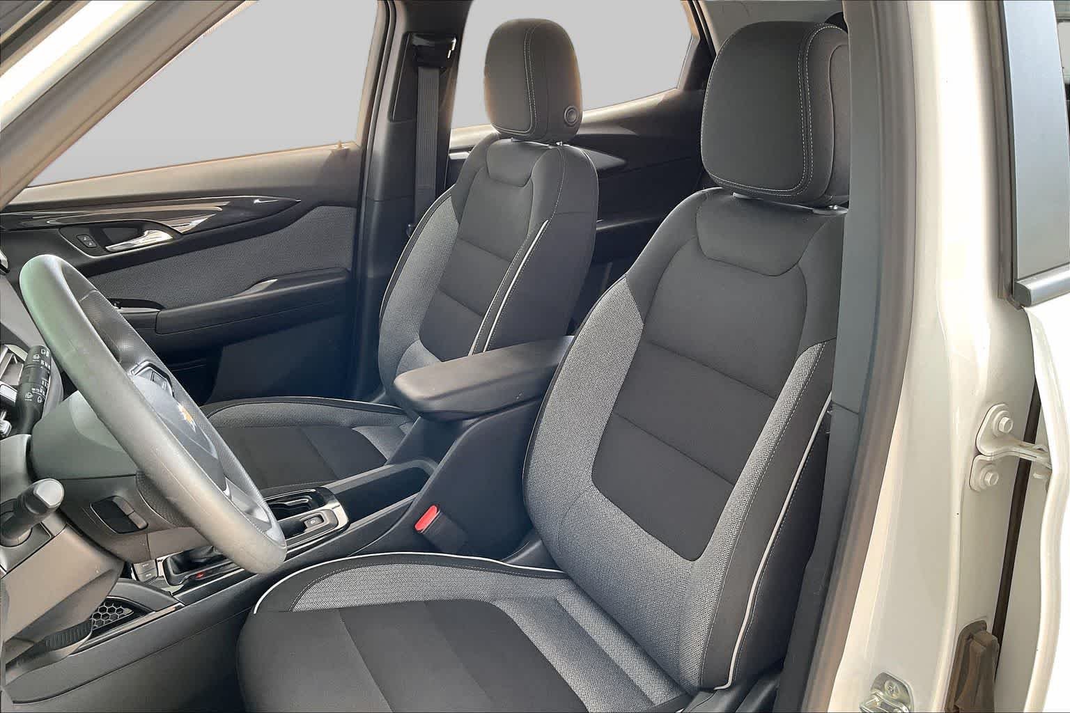 Used 2025 Summit White Chevrolet LS image 8